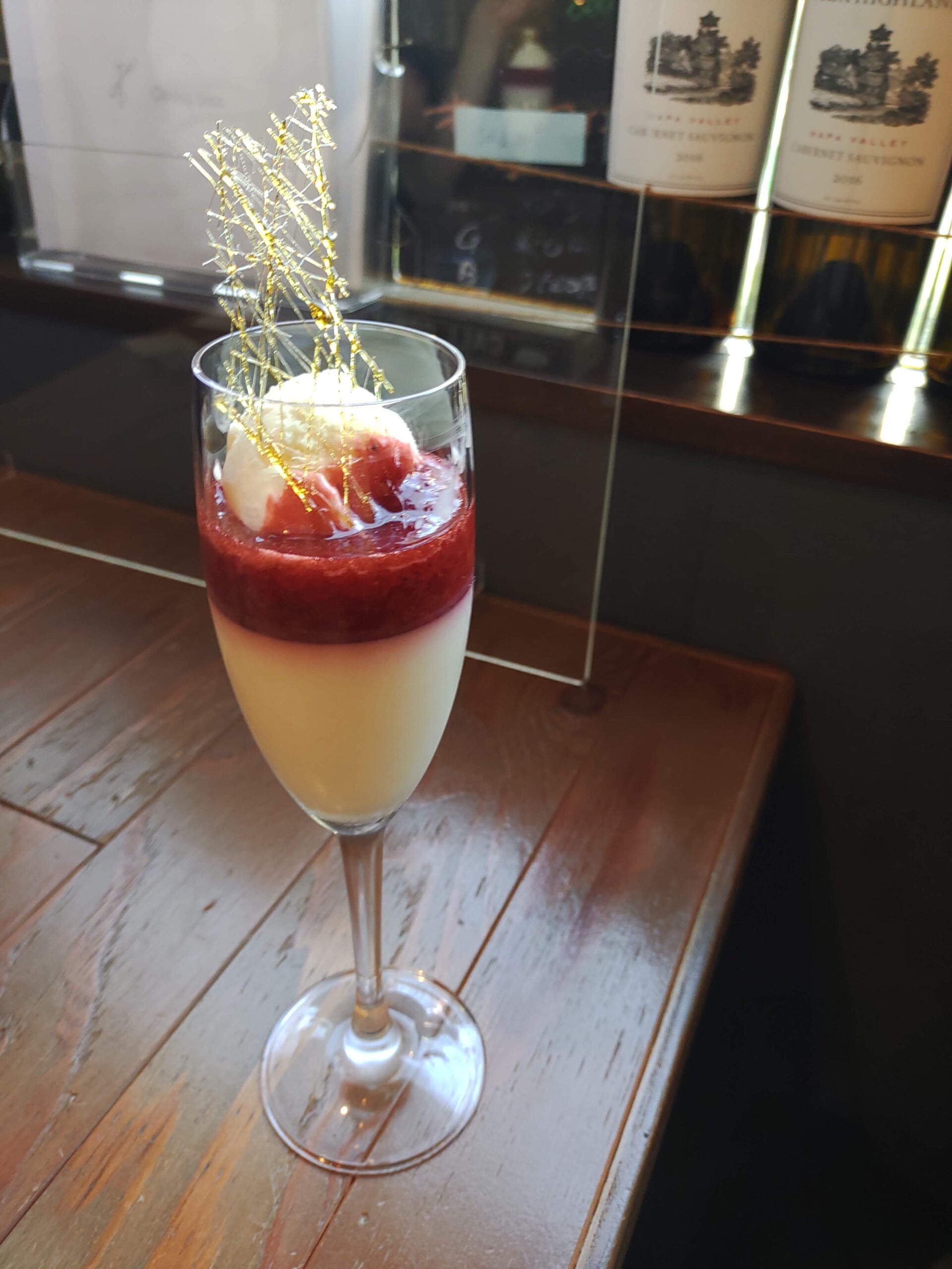 苺のパルフェ_青森県弘前市_ダイニング　ブリス